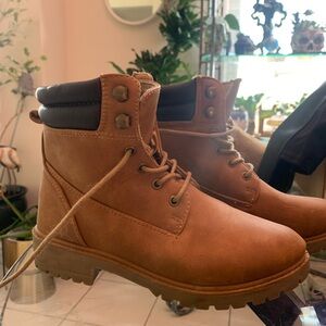 Women’s Tan Leather Boots